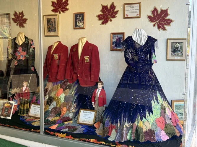 Window displays celebrate Festival history